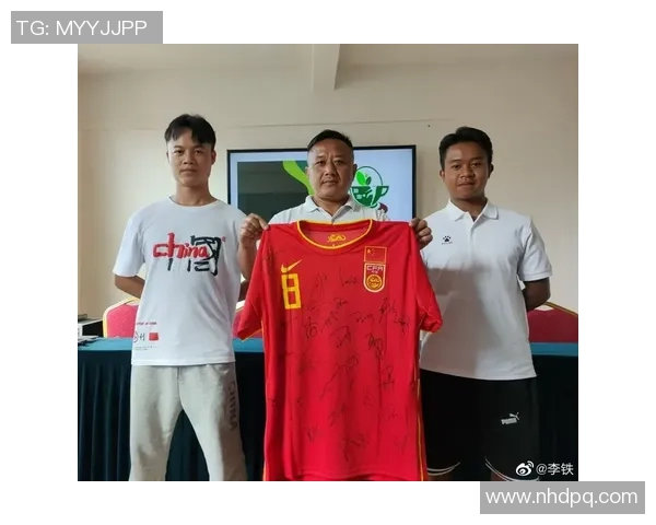 足球男球衣的选择与搭配技巧让你在球场上尽显风采与魅力